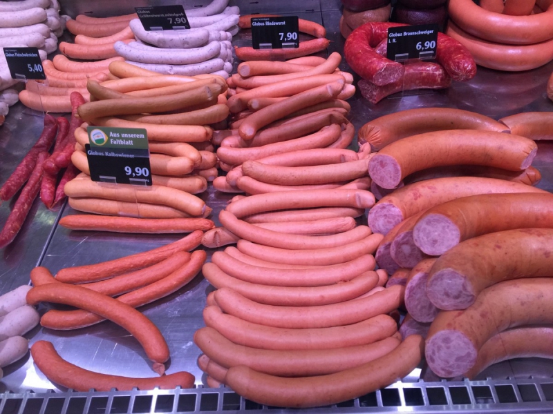 charcuterie-SILLANS LA CASCADE-min_sausages_meat_butchery-1069321